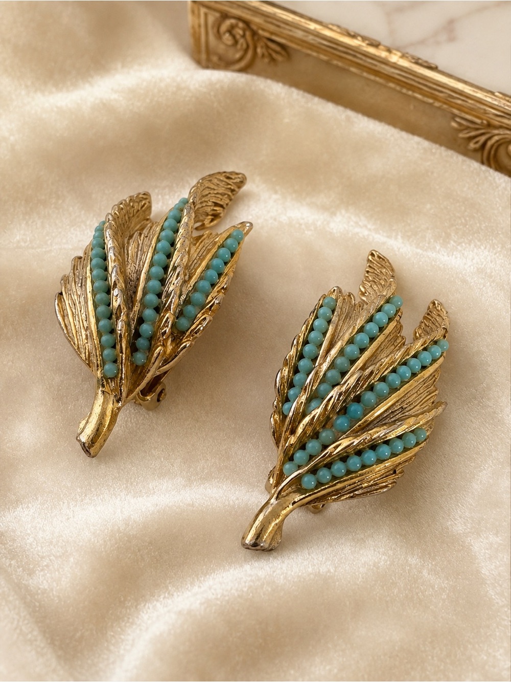 Vintage ART ModeArt Faux Turquoise Beaded Gold Feather Clip On Earrings MCM Rare
